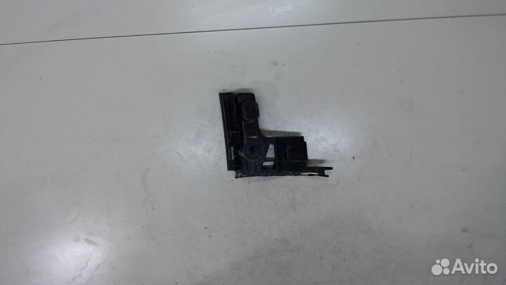 Кронштейн бампера Volkswagen Touran, 2011