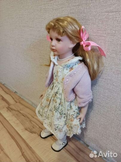 Коллекционная фарфоровая кукла 55 см
