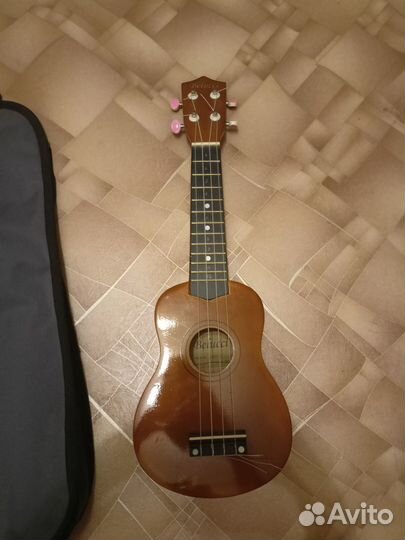 Продаю музыкальный инструмент. укулеле