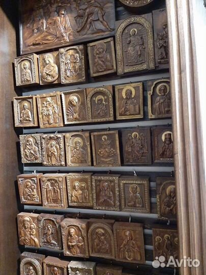 Икона резная из дерева