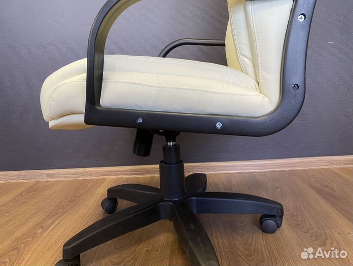 Офисное кресло от производителя