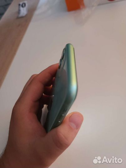 Телефон iPhone 11
