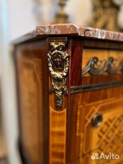 Старинный комод в стиле рококо