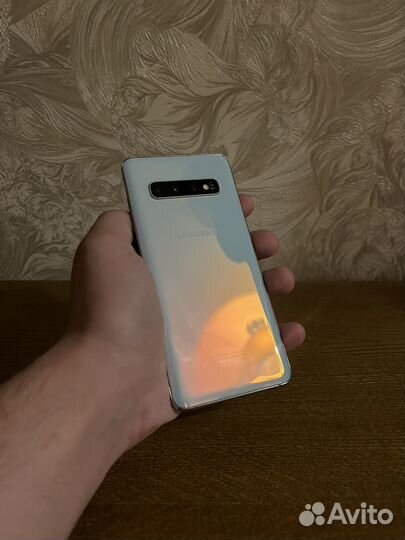 Samsung Galaxy S10, 8/128 ГБ