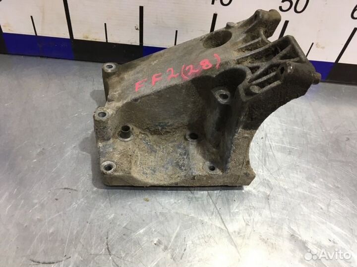 Кронштейн компрессора кондиционера Ford Focus 2