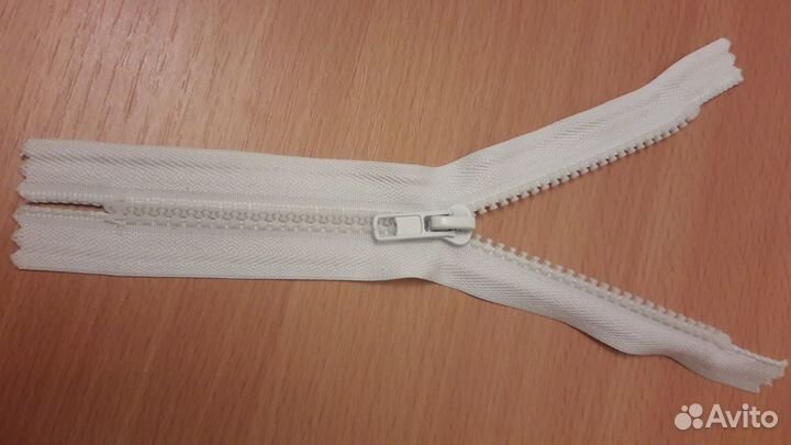 Молния неразъёмная белая 18см трактор