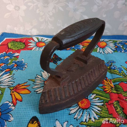 Утюг чугунный старинный -1