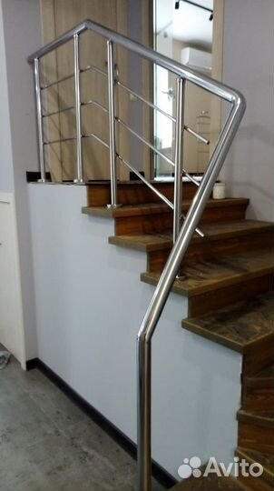 Перила для лестниц в школу