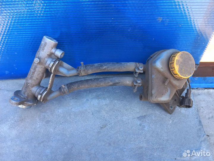 Бачок тормозной жидкости с цилиндром nissan tino