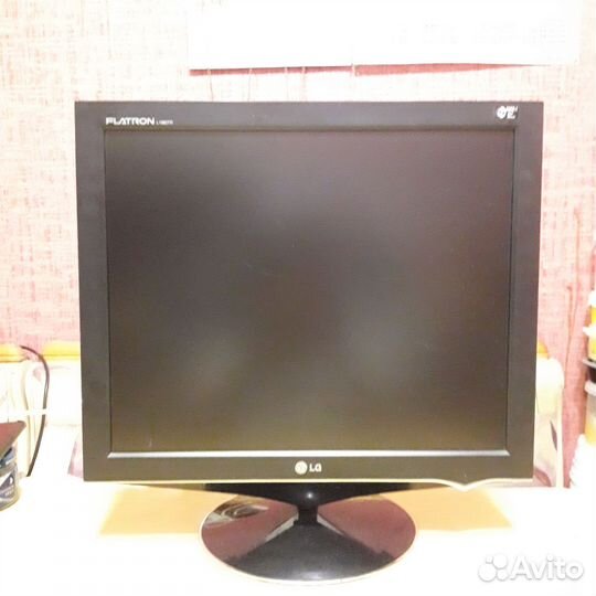 Монитор LG для компьютера и Самсунг