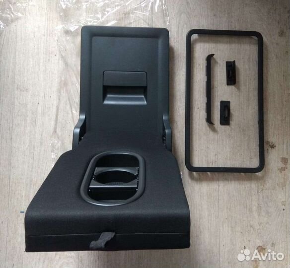 Задний подлокотник Skoda Octavia A7