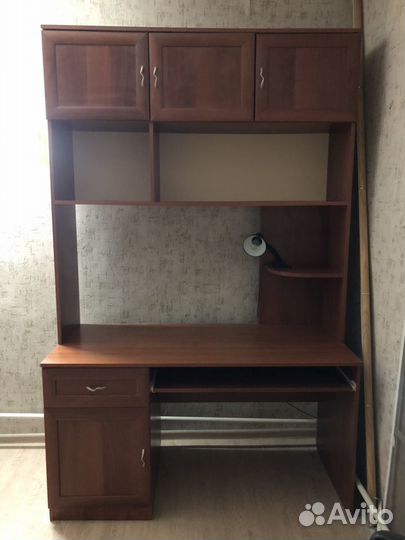 Компьютерный стол со стеллажом