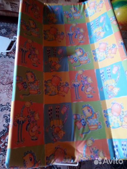 Ванночка для купания с пеленальником