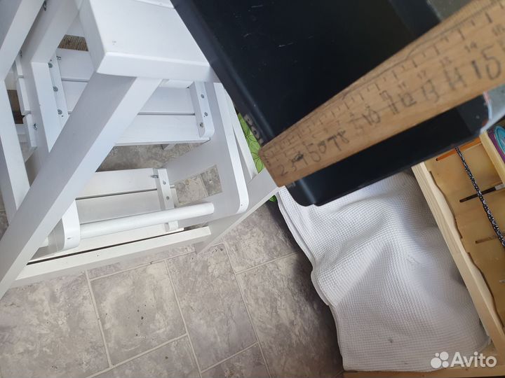 Полка на кронштейне