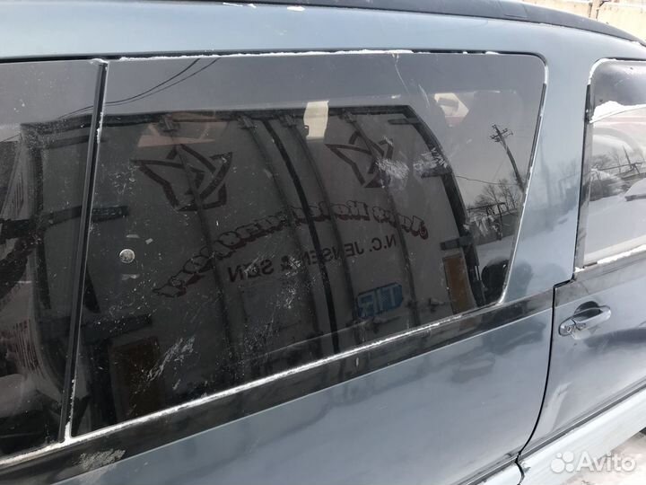 Стекла задние на Toyota Estima I 1990-2000