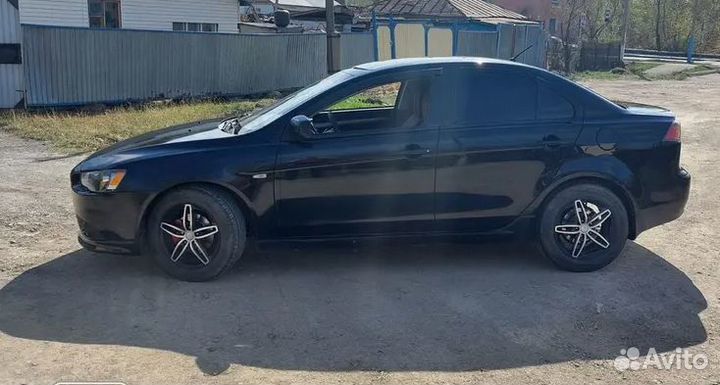 В разборке Mitsubishi Lancer 10