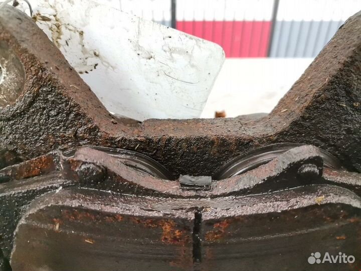 Суппорт передний левый Toyota 4775060261