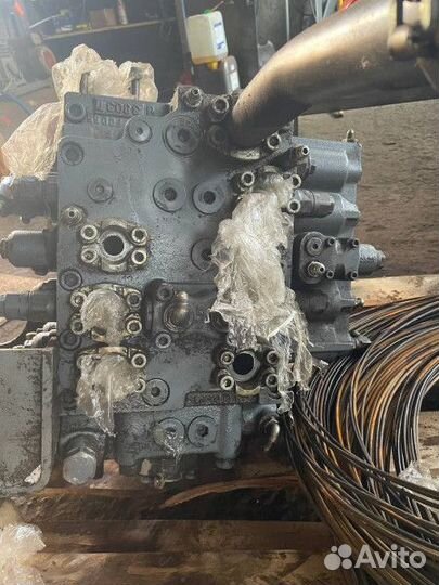 Гидрораспределитель Hitachi ZX330