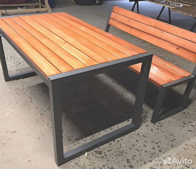 Металлический стол