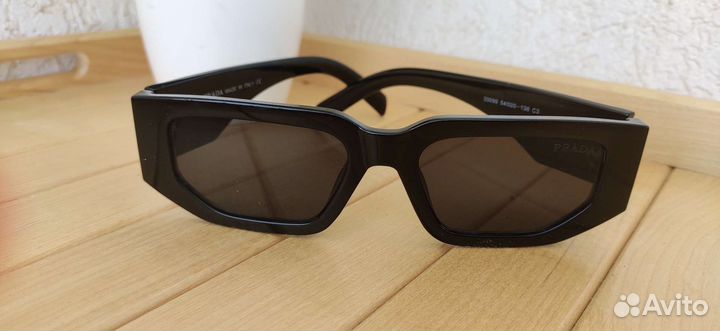 Солнцезащитные очки prada