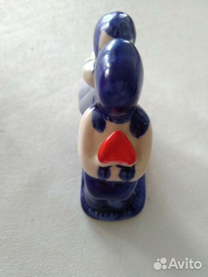 Фарфоровая статуэтка