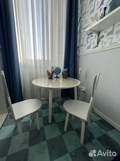 Детский круглый стол и 2 стульчика - зайчика б/у