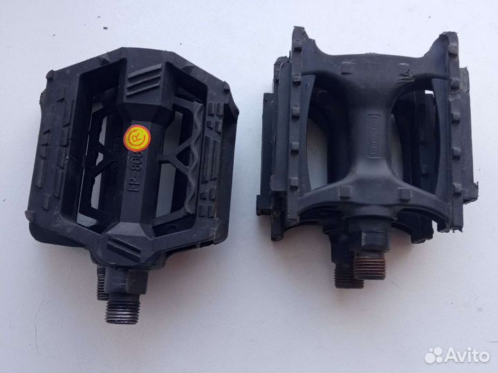 Втулка задняя, спицы, грипсы. педали