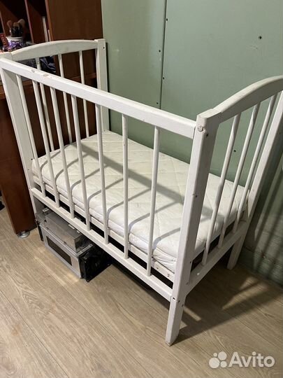 Детская кроватка с матрасом