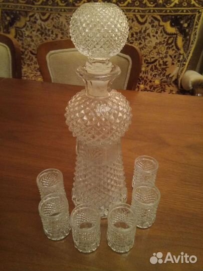 Графин и стаканы