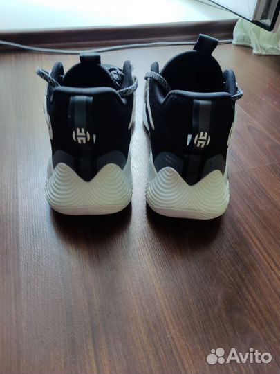 Кроссовки adidas harden stepback 3