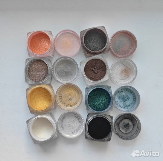 Тени для век пигменты