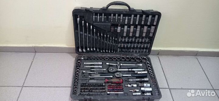 Набор головок Matrix Professional 13555 216 пр