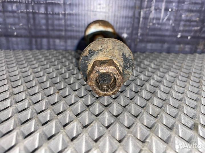 Болт развальный Volkswagen Touareg 7L AZZ 2003