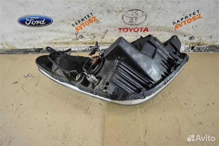 Фара передняя левая Toyota Corolla Verso 1