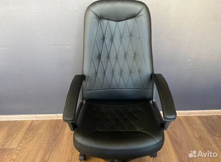 Компьютерное кресло. Гарантия 1 год