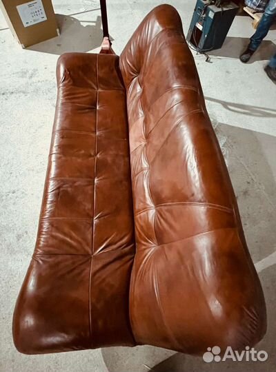 Кожаный диван