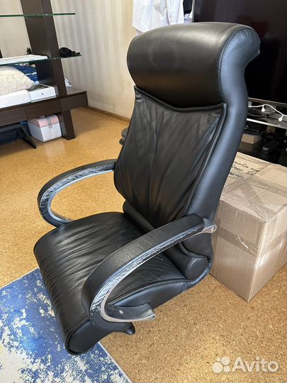 Кожаное кресло бу