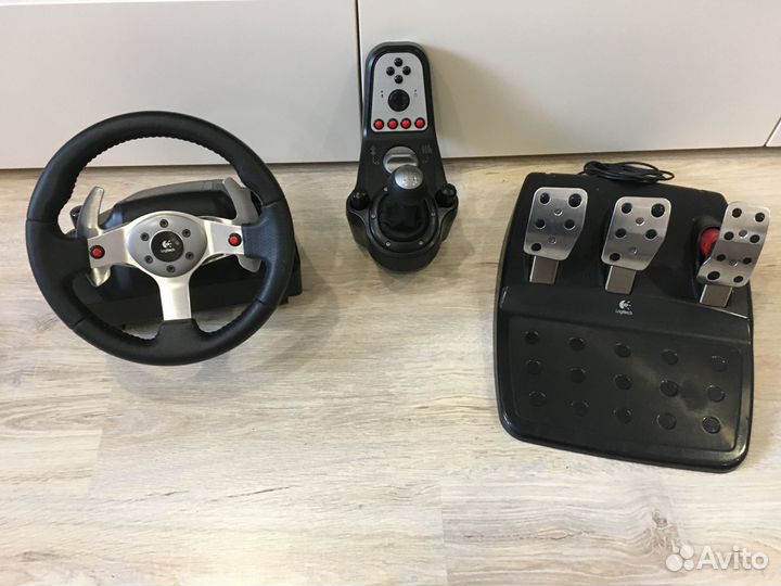 Игровой руль Logitech G25 с обратной связью