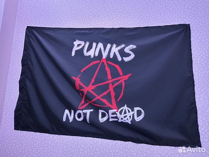 Флаг на стену Punks not dead 90х135 панк-рок