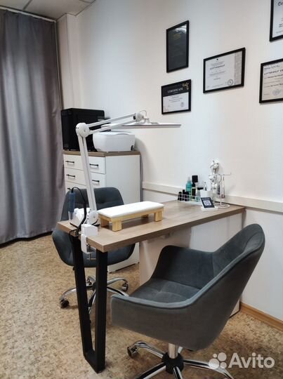 Маникюр, укрепление гелем / окрашивание бровей