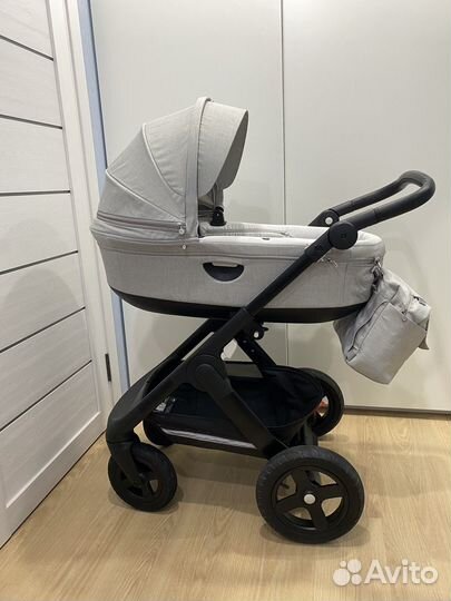Коляска Stokke Trailz на черном шасси