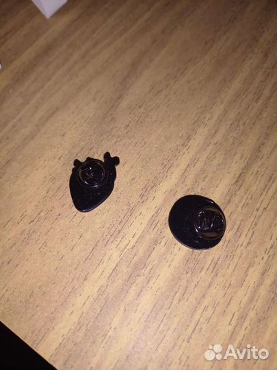 Значки металлические