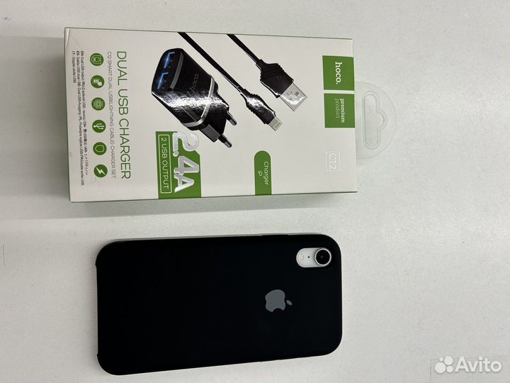 Телефон iPhone XR белый