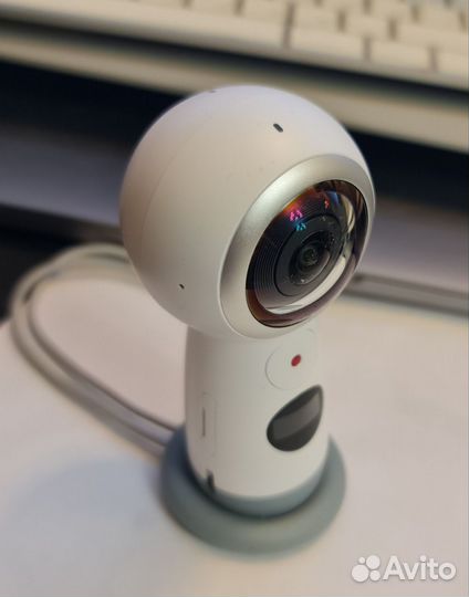 Панорамная камера Samsung Gear 360 SM-R210