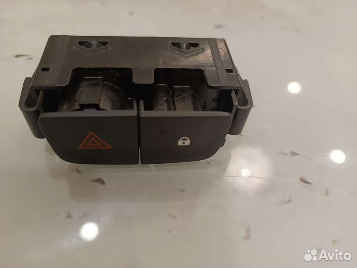 Кнопка аварийной остановки Nissan Terrano