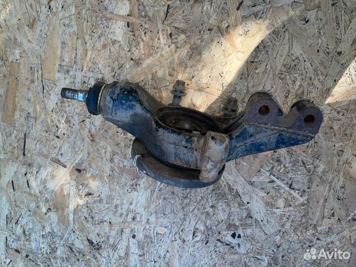 Кулак поворотный в сборе передний левый Citroen C4