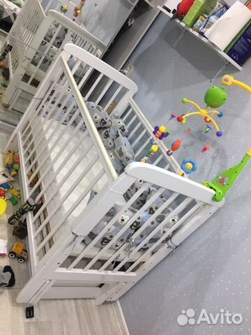 Детская кровать с продольным маятником