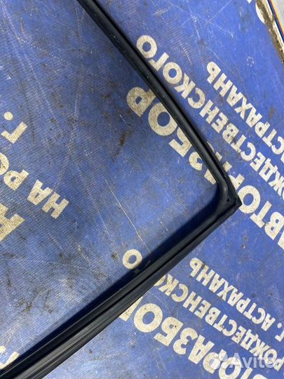 Уплотнитель стекла двери Kia Rio 3 седан 2012