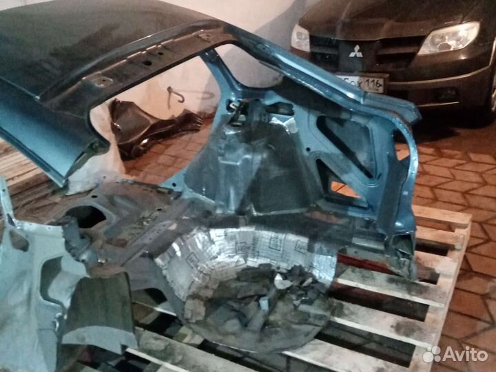 Правая четверть лифтбек, цвет борнео