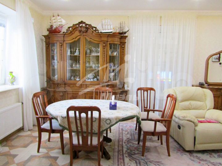 Дом 400 м² на участке 12 сот.